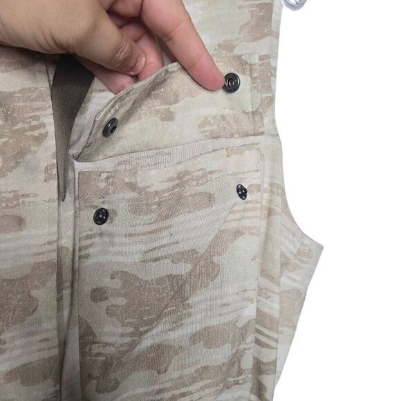 Go by GoSilk Silk Camo Print Zip Up Vest Size Medium - Picture 5 of 12